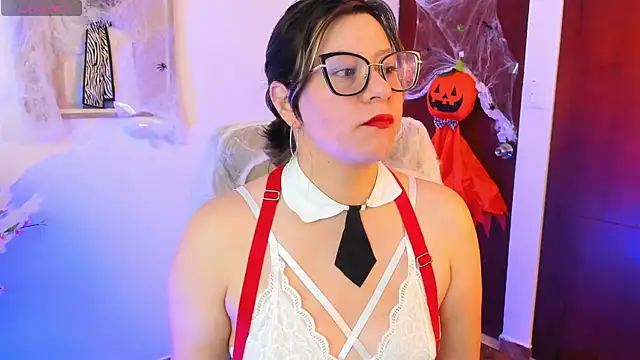 Chanelll Taylorr  online show from October 2025 10:48:01 AM