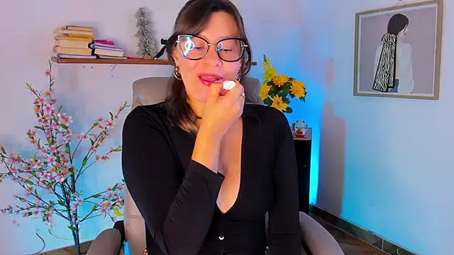 Chanelll Taylorr  online show from June 2026 05:45:01 PM