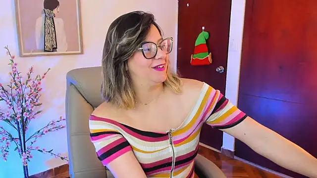 Chanelll Taylorr  online show from November 2025 10:36:02 AM