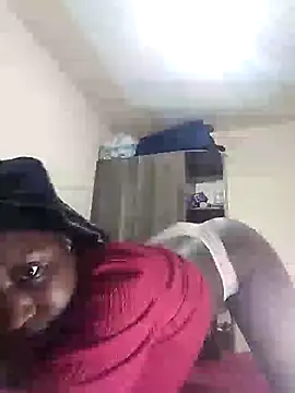 Adaline-Paris online show from March 2026 04:03:01 PM