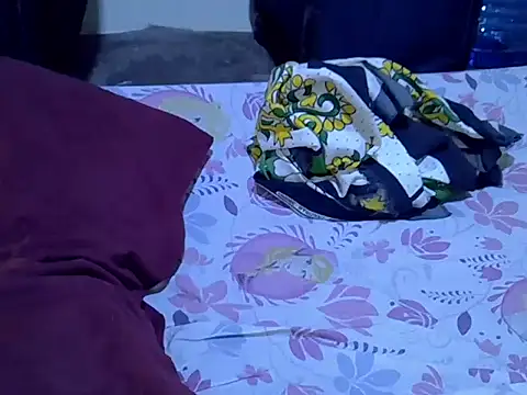 Adaline-Paris online show from November 2025 04:54:02 PM