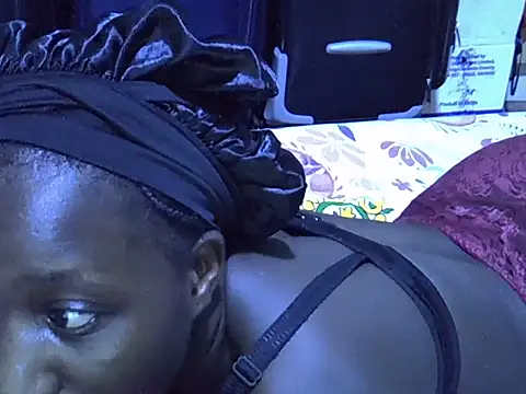 Adaline-Paris online show from December 2025 08:39:02 AM