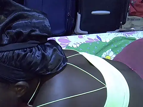 Adaline-Paris online show from December 2025 09:00:01 AM