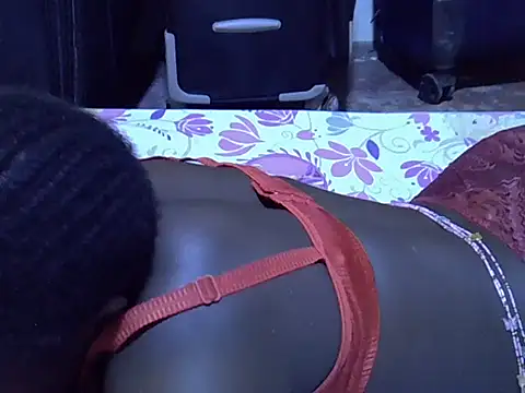 Adaline-Paris online show from October 2025 08:15:02 AM