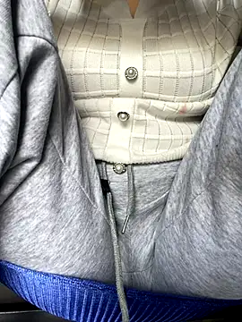 Milk Mom99 online show from November 2025 01:38:01 AM