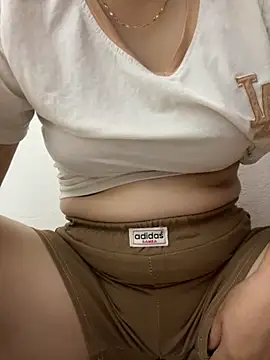Milk Mom99 online show from October 2025 11:24:02 PM