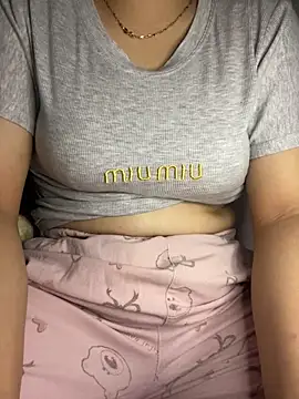 Milk Mom99 online show from December 2025 05:26:02 PM