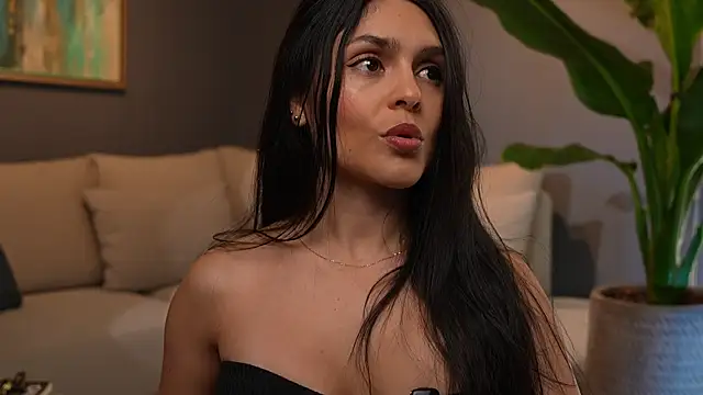 Snapshot of Danna-Saenz chatting on June 2026 07:22:02 PM Danna-Saenz online show from June 2026 07:22:02 PM