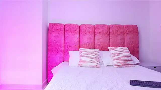 Snapshot of kendal_rossi chatting on November 2025 12:09:01 PM kendal rossi online show from November 2025 12:09:01 PM