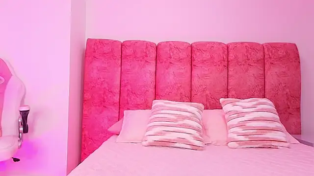 Snapshot of kendal_rossi chatting on November 2025 12:10:02 PM kendal rossi online show from November 2025 12:10:02 PM