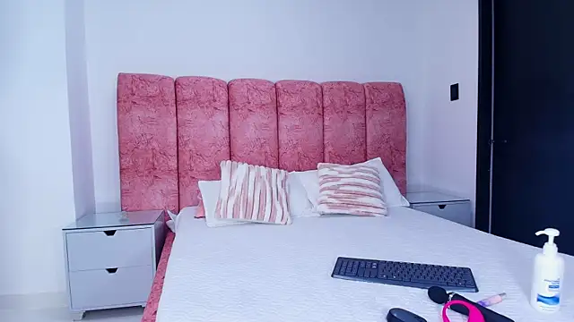 Snapshot of kendal_rossi chatting on November 2025 12:16:01 PM kendal rossi online show from November 2025 12:16:01 PM