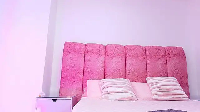 Snapshot of kendal_rossi chatting on November 2025 12:05:02 PM kendal rossi online show from November 2025 12:05:02 PM