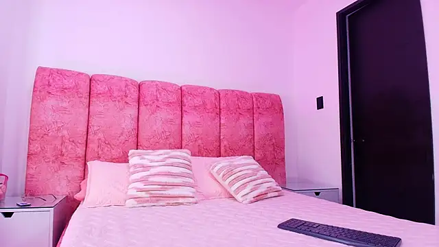 Snapshot of kendal_rossi chatting on November 2025 12:05:01 PM kendal rossi online show from November 2025 12:05:01 PM