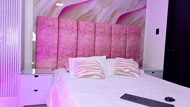 kendal rossi online show from February 2026 12:05:01 PM