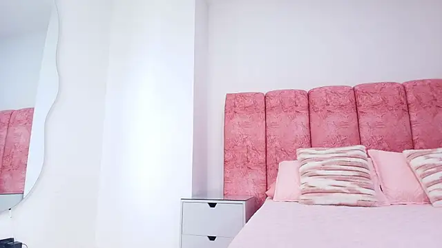 Snapshot of kendal_rossi chatting on November 2025 12:05:02 PM kendal rossi online show from November 2025 12:05:02 PM