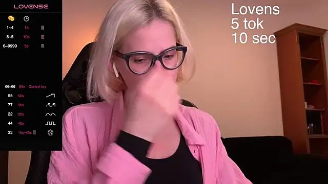 Snapshot of Sexy_Sweets chatting on October 2025 08:01:01 PM Sexy Sweets online show from October 2025 08:01:01 PM