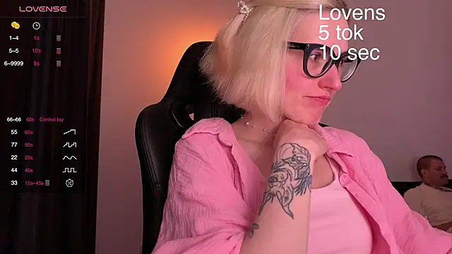 Snapshot of Sexy_Sweets chatting on October 2025 06:09:01 PM Sexy Sweets online show from October 2025 06:09:01 PM