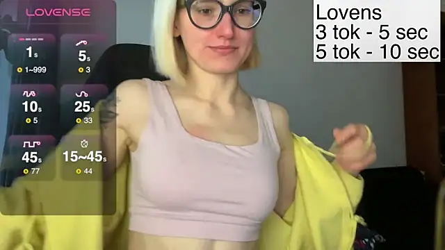 Snapshot of Sexy_Sweets chatting on November 2025 12:22:01 PM Sexy Sweets online show from November 2025 12:22:01 PM