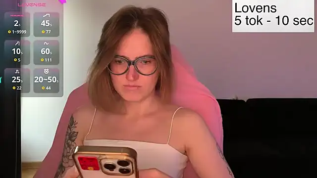 Snapshot of Sexy_Sweets chatting on June 2026 04:02:02 PM Sexy Sweets online show from June 2026 04:02:02 PM