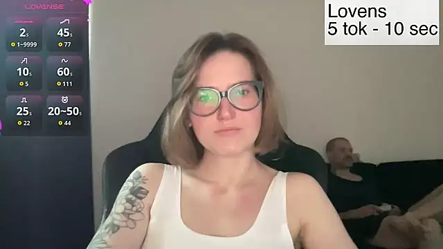 Snapshot of Sexy_Sweets chatting on June 2026 01:32:02 PM Sexy Sweets online show from June 2026 01:32:02 PM