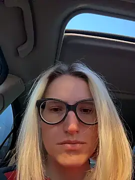 Snapshot of Sexy_Sweets chatting on November 2025 01:37:01 PM Sexy Sweets online show from November 2025 01:37:01 PM