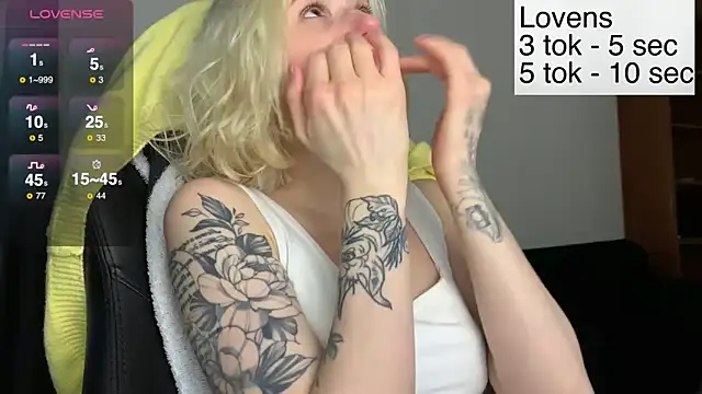 Snapshot of Sexy_Sweets chatting on December 2025 12:48:01 PM Sexy Sweets online show from December 2025 12:48:01 PM