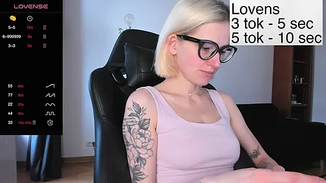 Snapshot of Sexy_Sweets chatting on November 2025 12:21:02 PM Sexy Sweets online show from November 2025 12:21:02 PM