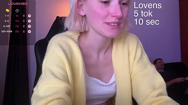 Snapshot of Sexy_Sweets chatting on September 2025 10:21:01 PM Sexy Sweets online show from September 2025 10:21:01 PM