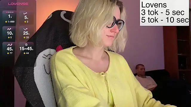 Snapshot of Sexy_Sweets chatting on December 2025 08:04:02 PM Sexy Sweets online show from December 2025 08:04:02 PM