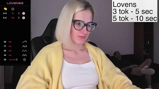 Snapshot of Sexy_Sweets chatting on November 2025 04:22:01 PM Sexy Sweets online show from November 2025 04:22:01 PM