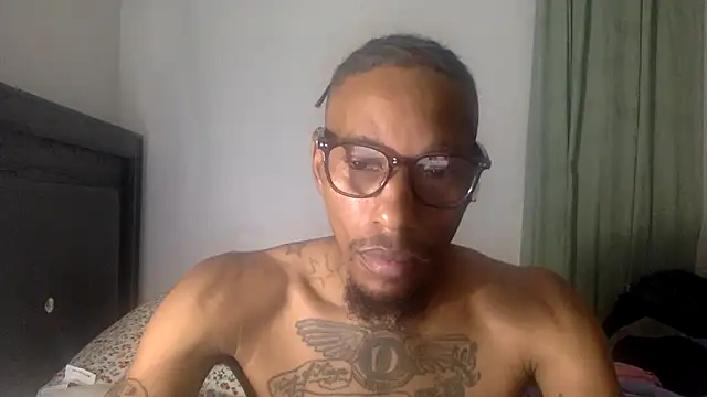 Snapshot of KingDerRico chatting on October 2025 12:33:02 AM KingDerRico online show from October 2025 12:33:02 AM