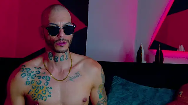 Snapshot of RickG_Oficial chatting on December 2024 12:51:02 AM RickG Oficial online show from December 2024 12:51:02 AM