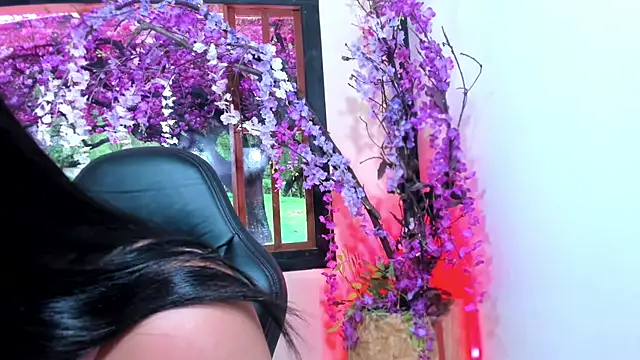 Snapshot of Susan_DiSantys chatting on January 2025 10:31:02 PM Susan DiSantys online show from January 2025 10:31:02 PM