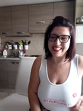 Snapshot of carolyne2023 chatting on January 2026 08:29:01 AM carolyne2023 online show from January 2026 08:29:01 AM