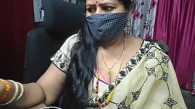Snapshot of Rani_Darling_99 chatting on June 2026 11:32:01 PM Rani Darling 99 online show from June 2026 11:32:01 PM
