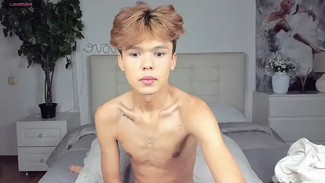 Snapshot of Felix_Rey chatting on September 2025 02:46:02 PM Felix Rey online show from September 2025 02:46:02 PM