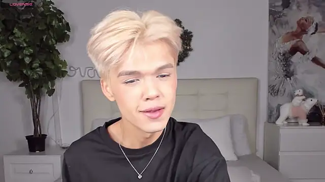 Snapshot of Felix_Rey chatting on December 2025 06:45:01 PM Felix Rey online show from December 2025 06:45:01 PM