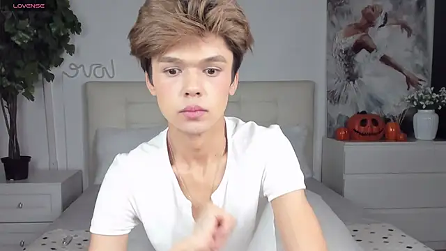 Snapshot of Felix_Rey chatting on November 2025 03:48:01 PM Felix Rey online show from November 2025 03:48:01 PM