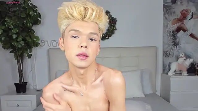 Snapshot of Felix_Rey chatting on December 2025 06:18:02 PM Felix Rey online show from December 2025 06:18:02 PM