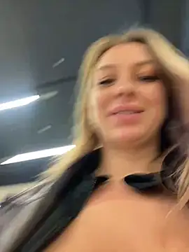 Snapshot of Sweet___Emily chatting on January 2025 03:50:01 PM Sweet   Emily online show from January 2025 03:50:01 PM