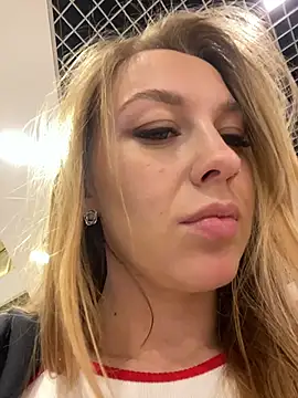 Snapshot of Sweet___Emily chatting on October 2025 01:45:02 PM Sweet   Emily online show from October 2025 01:45:02 PM