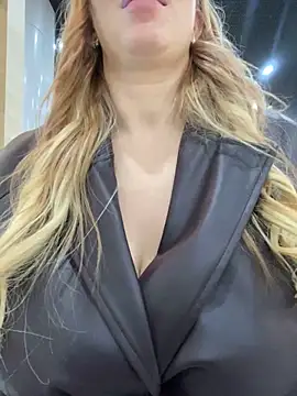 Snapshot of Sweet___Emily chatting on February 2025 05:40:01 PM Sweet   Emily online show from February 2025 05:40:01 PM