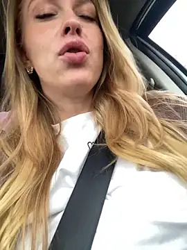 Snapshot of Sweet___Emily chatting on October 2025 01:12:02 PM Sweet   Emily online show from October 2025 01:12:02 PM