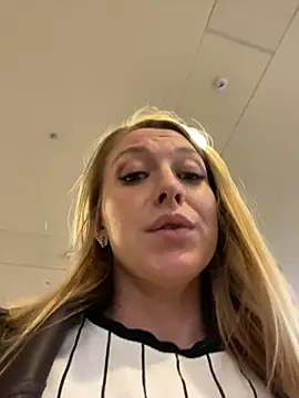 Snapshot of Sweet___Emily chatting on October 2025 12:29:01 PM Sweet   Emily online show from October 2025 12:29:01 PM