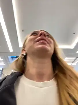 Snapshot of Sweet___Emily chatting on October 2025 01:12:02 PM Sweet   Emily online show from October 2025 01:12:02 PM