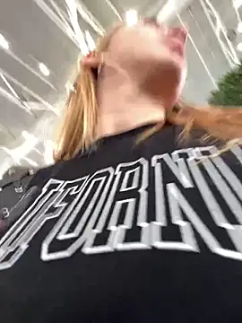 Snapshot of Sweet___Emily chatting on September 2025 02:04:01 PM Sweet   Emily online show from September 2025 02:04:01 PM