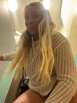 Snapshot of Sweet___Emily chatting on March 2025 04:18:01 PM Sweet   Emily online show from March 2025 04:18:01 PM