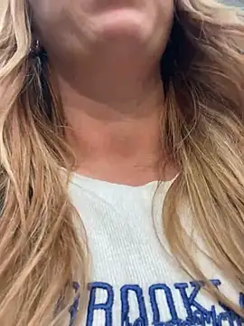 Snapshot of Sweet___Emily chatting on January 2025 08:33:01 PM Sweet   Emily online show from January 2025 08:33:01 PM