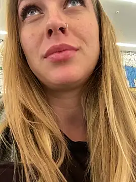 Snapshot of Sweet___Emily chatting on March 2025 04:02:01 PM Sweet   Emily online show from March 2025 04:02:01 PM