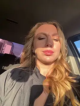 Snapshot of Sweet___Emily chatting on October 2025 01:12:02 PM Sweet   Emily online show from October 2025 01:12:02 PM